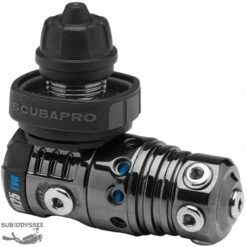 MK25 EVO A700 CARBON BLACK TECH Détendeur Piston Compensé - SCUBAPRO -Combinaisons Magasin mk25 evo a700 carbon black tech detendeur piston compense scubapro 1